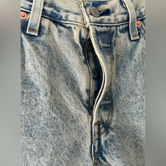 Levi’s Premium 501 ‘90s Women’s High Rise StraightLeg Jeans Button Fly LightWash - Picture 3 of 13